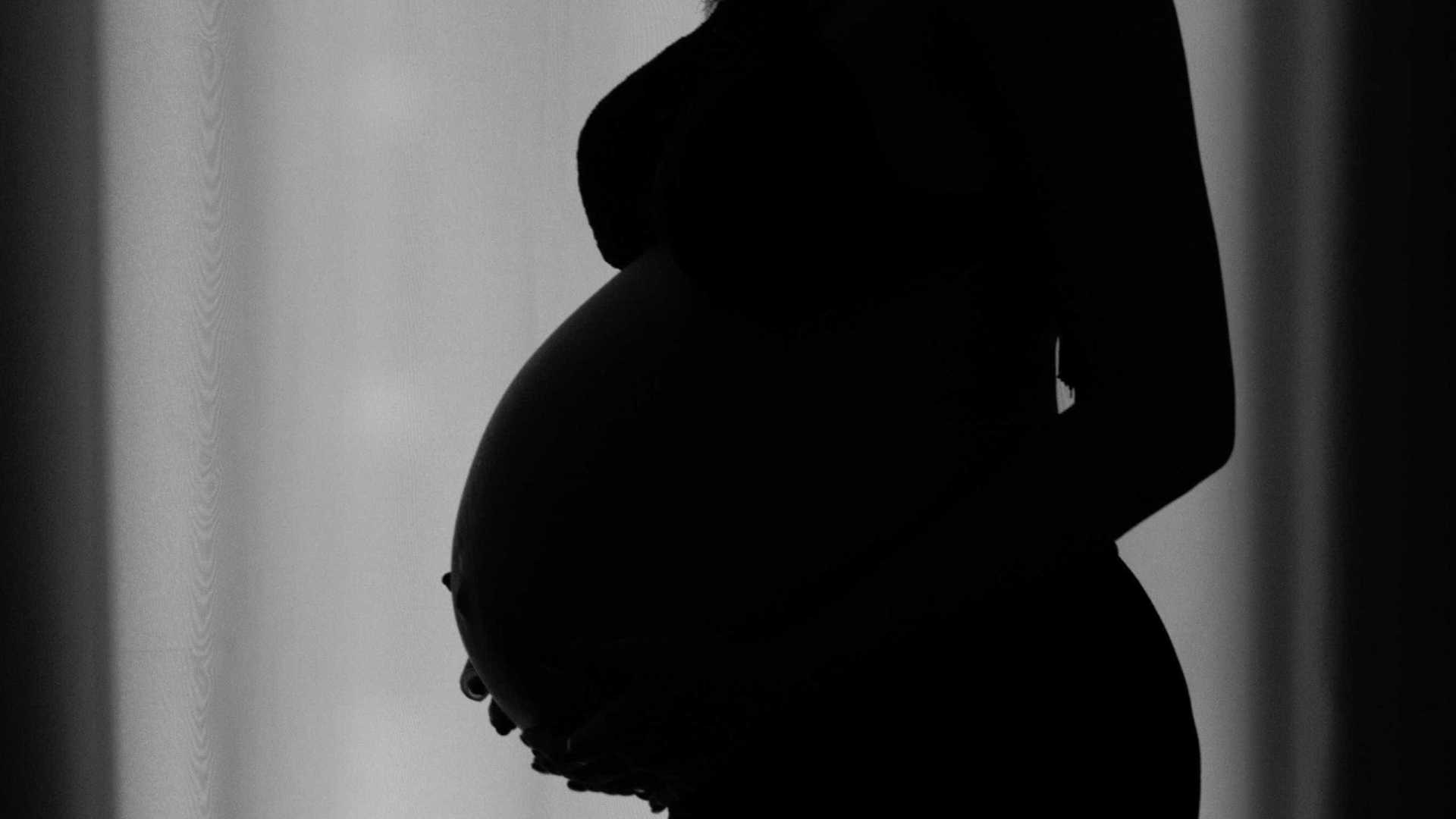 Grávida cai de sacada de prédio  após brigar com marido