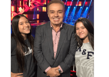 Como elas cresceram! Gugu Liberato mostra as gêmeas em momento raro