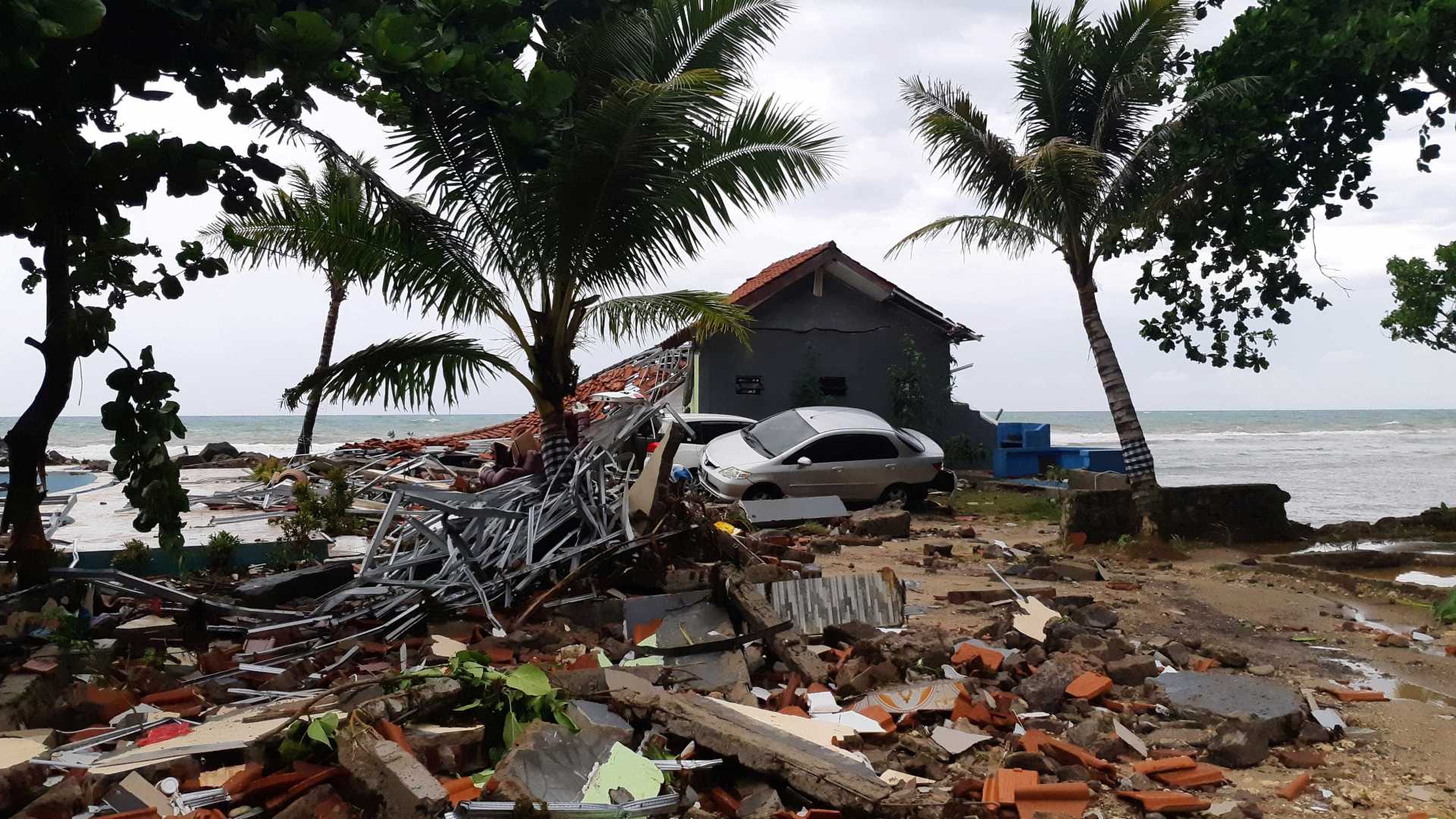 Não há brasileiros entre as vítimas de tsunami, diz Itamaraty