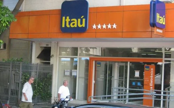 Itaú implanta horário estendido em 156 agências do Rio de Janeiro.