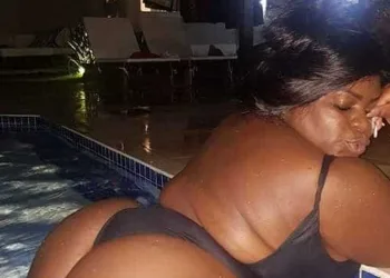Jojo Todynho sensualiza na piscina e fãs elogiam: ‘Lacrou’