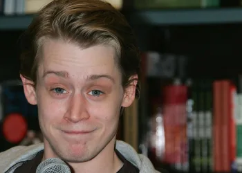 Ator Macaulay Culkin muda de nome