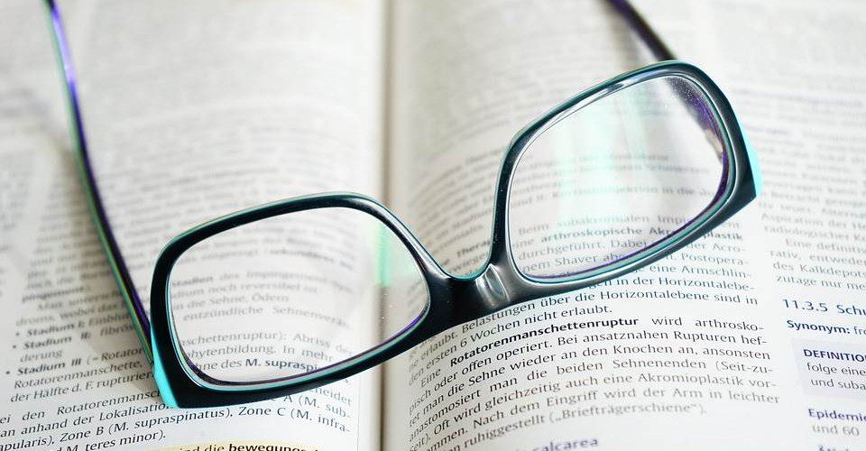 Pessoas que leem livros vivem quase 2 anos a mais do que as que não leem, diz pesquisa