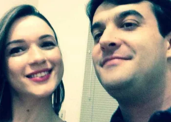 Homem não se conforma com fim de relacionamento e mata ex a tiros