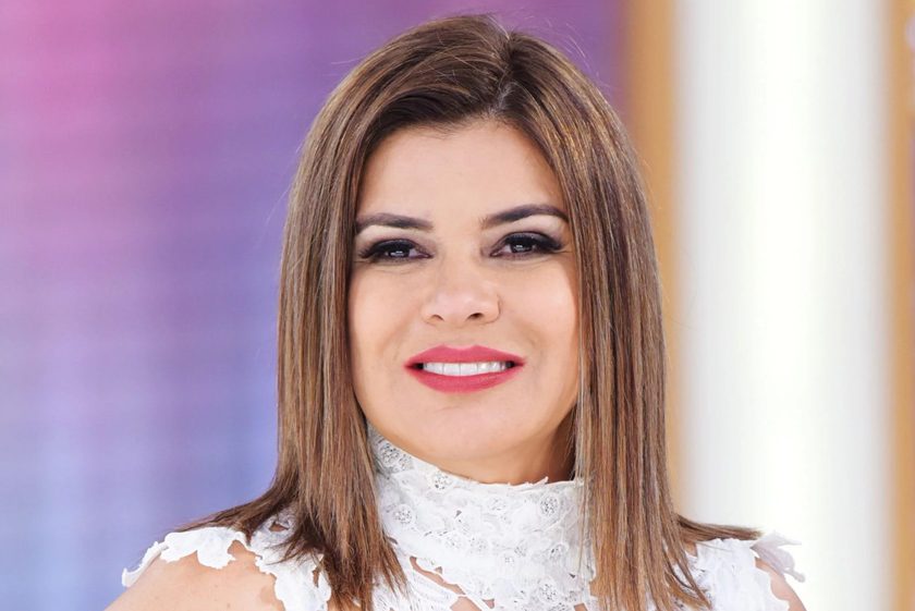 Empoderada maravilha! Aos 50 anos, Apresentadora  mostra corpão na praia