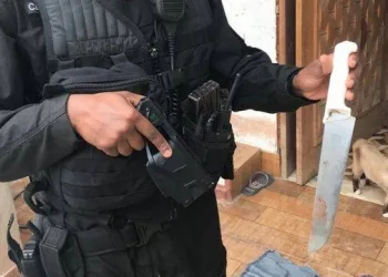 Marido bate com a cabeça da mulher na pia e a ameaça com faca após briga em Bairro na Zona Oeste!!
