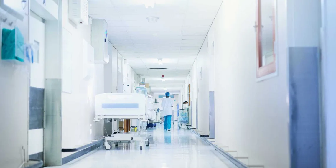 Paciente desmaia ao receber ‘mata-leão’ de segurança em hospital no Rio( video)