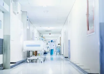 Paciente desmaia ao receber ‘mata-leão’ de segurança em hospital no Rio( video)