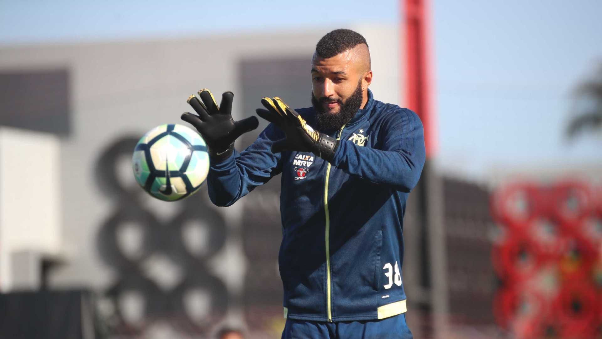 Goleiro Muralha quer voltar para o Flamengo: ‘Saudade daquela torcida’