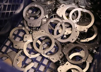 Polícia do Rio prende 10 pessoas em operação contra tráfico de droga