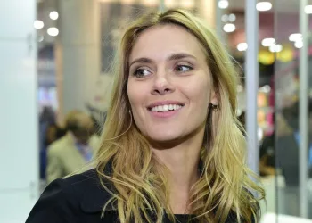 Carolina Dieckmann conta que já namorou com mulher