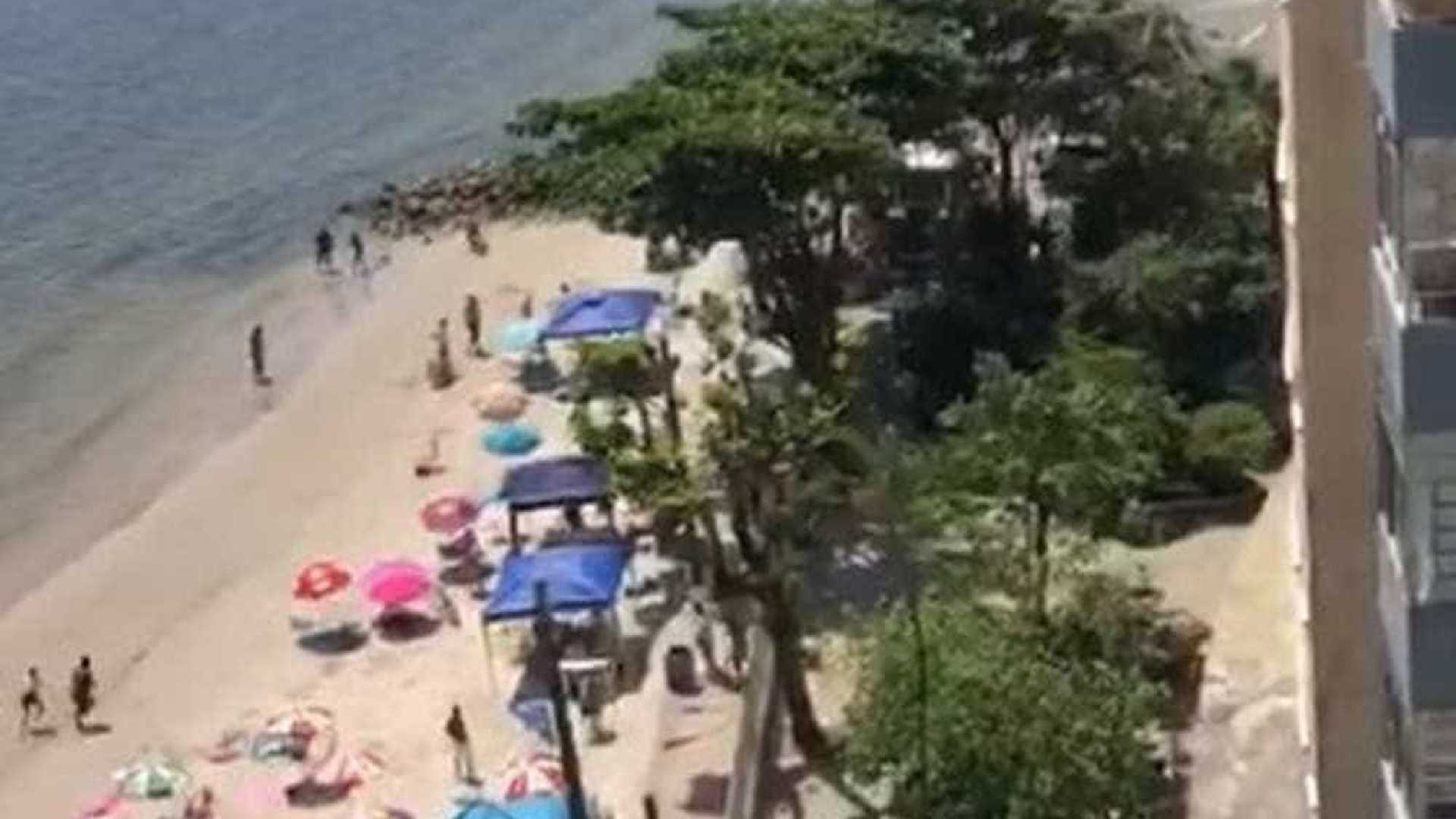 Tiroteio mata um e fere dois em praia no litoral de São Paulo; vídeo