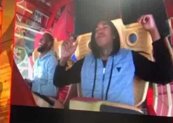 EX JOGADOR DO VASCO DESMAIA EM MONTANHA RUSSA… ( VIDEO)