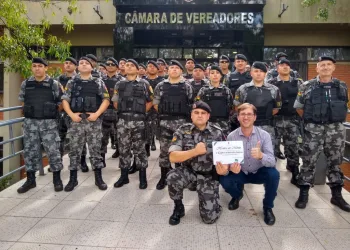 Policiais que aniquilaram quadrilha de assaltantes de bancos são homenageados