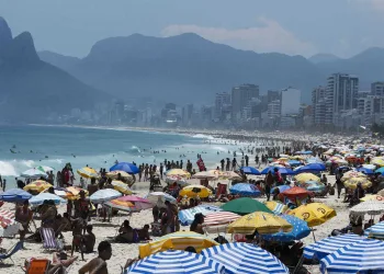 Cerca de 450 policiais vão reforçar patrulhamento nas praias do Rio