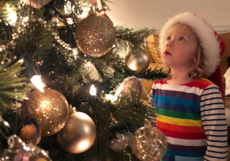 Idoso deixa 14 anos de presentes de Natal para filha de vizinho