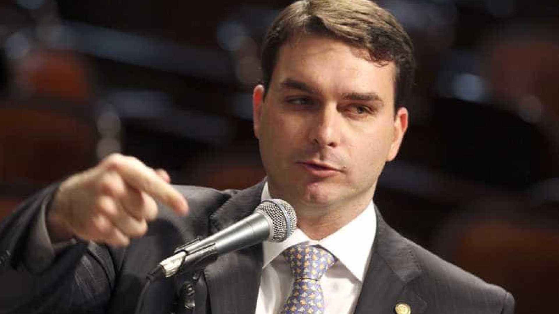 Marchinha de carnaval faz ‘homenagem’ a ex-assessor de Bolsonaro