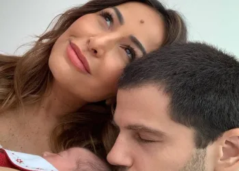 Sabrina Sato mostra rosto de Zoe e se declara: “Maior amor do mundo”