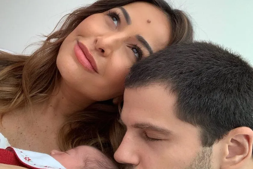 Sabrina Sato mostra rosto de Zoe e se declara: “Maior amor do mundo”
