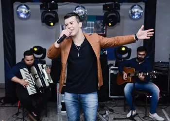 Cantor sertanejo morre em acidente