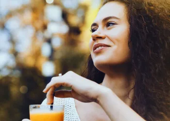 Um copo de suco de laranja por dia reduz risco de perda de memória