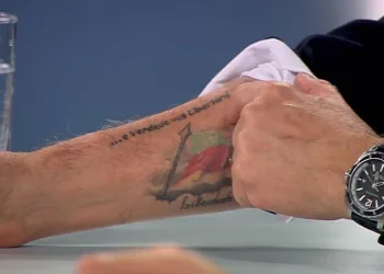 Onyx tatuou versículo bíblico para não esquecer do “erro” com caixa 2