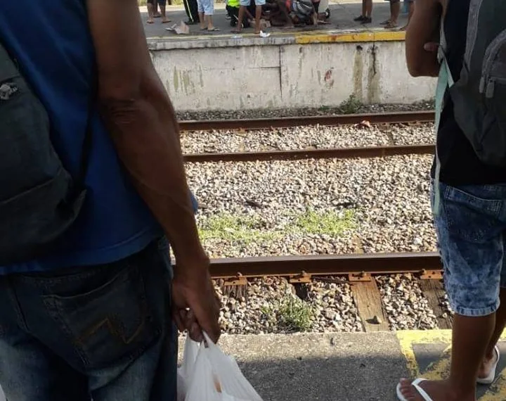 TRAGEDIA EM PACIÊNCIA!! JOVEM PERDE A PERNA EM ESTAÇÃO DE TREM( IMAGENS FORTES)