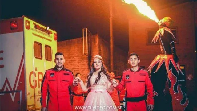 Jovem chega à festa de 15 anos com socorristas que a salvaram: ‘Milagre’