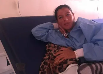 MULHER DA A LUZ EM CHÃO DE HOSPITAL NA ZONA OESTE!!