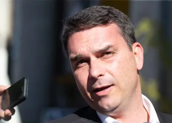 Flávio Bolsonaro anuncia sua saída da presidência do PSL-RJ…Leia