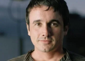 Ator Caio Junqueira segue internado em estado grave após acidente