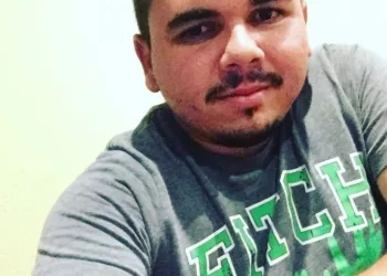 Funcionário de delegacia rouba arma, mata ex-namorada e se suicida
