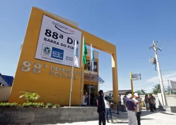 Corpo de menina  de 11 anos  é encontrado esquartejado dentro de mala no RJ