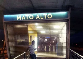 Urgente!!Incêndio em mata interrompe trecho do BRT Transoeste