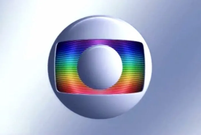 REPÓRTER DA GLOBO ENCHE A CARA NO ANO NOVO E SE APRESENTA COM BRAÇO QUEBRADO