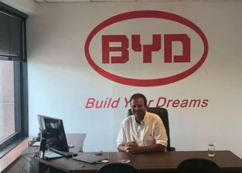 Eduardo Paes arrumou um emprego