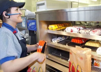 MCDONALD´S  VAGAS P/ ATENDENTES, JOVEM APRENDIZ E CAIXA – SEM EXPERIENCIA