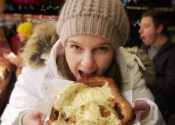 Brasileira morre após ser atropelada por carro que invadiu calçada na Alemanha