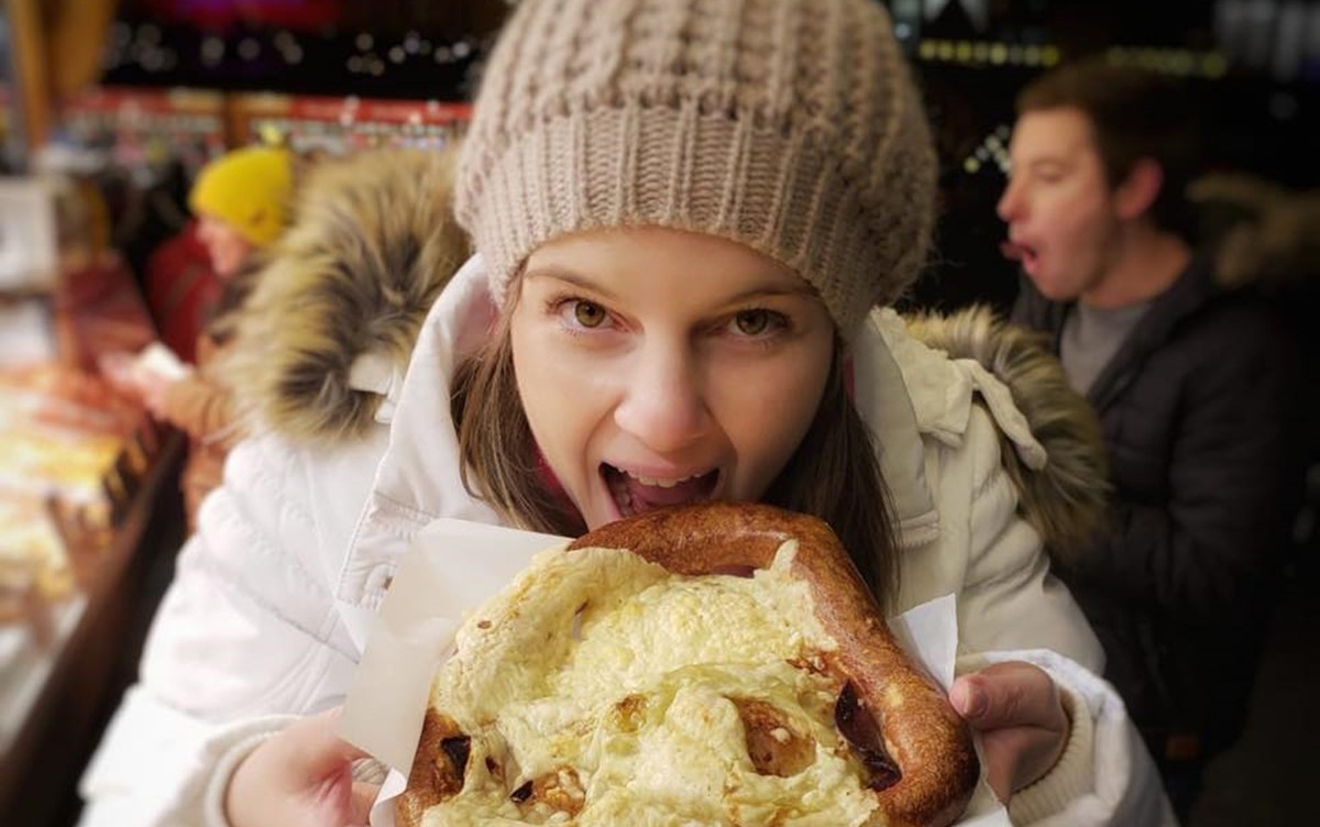 Brasileira morre após ser atropelada por carro que invadiu calçada na Alemanha