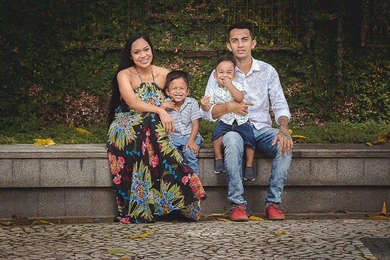 Casal ganha moto após esposa revelar que marido pedala 36km para buscá-la