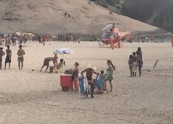 HOMEM ABUSOU DO MAR NO RECREIO E QUASE PERDE A VIDA