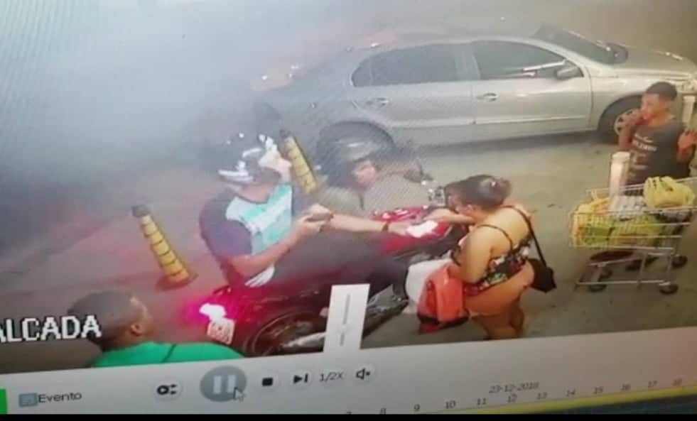 BANDIDOS NUMA MOTO VERMELHA ESTÃO FAZENDO A LIMPA EM CAMPO GRANDE!! CUIDADO!!