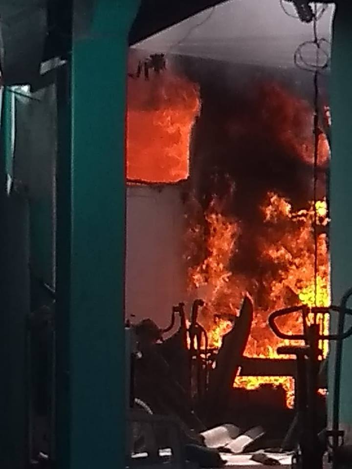 TRAGÉDIA NA ZONA OESTE!! HOMEM MORRE CARBONIZADO EM CASA