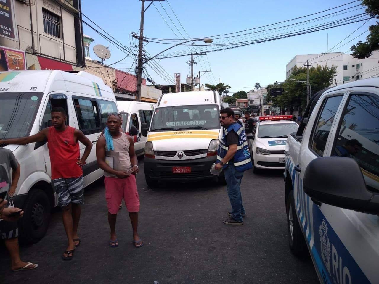 FISCAIS DA SMTR REMOVEM 17 VEÍCULOS, LACRAM 10, E APLICAM 34 MULTAS DURANTE AÇÃO EM CAMPO GRANDE