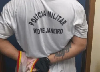 FALSO POLICIAL É PRESO EM BAIRRO NA ZONA OESTE!!