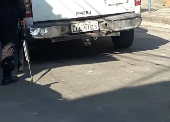 TRÊS BANDIDOS SÃO PRESOS EM OPERAÇÃO DA PM EM COMUNIDADE NA ZONA OESTE