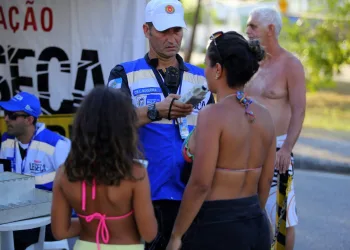 Lei Seca aborda mais de 1.000 motoristas e prende foragido da Justiça em Operação Verão no Rio