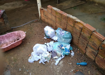 Mãe abandona seis crianças com idades entre 1 e 8 anos; imagens impressionam