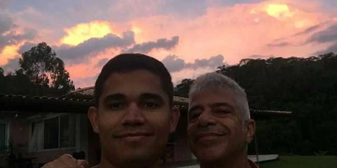 Com direito a alianças e música, Lulu festeja fim de ano com o marido