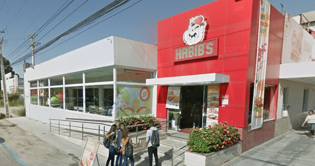 Criminosos assaltam loja do Habib”s  na região dos Lagos